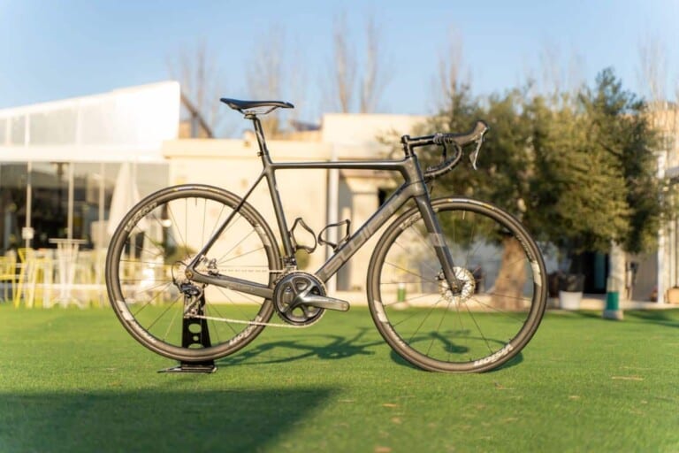 Bicicletas de carretera profesionales modelos SWIFT UVOX DISC ULTEGRA