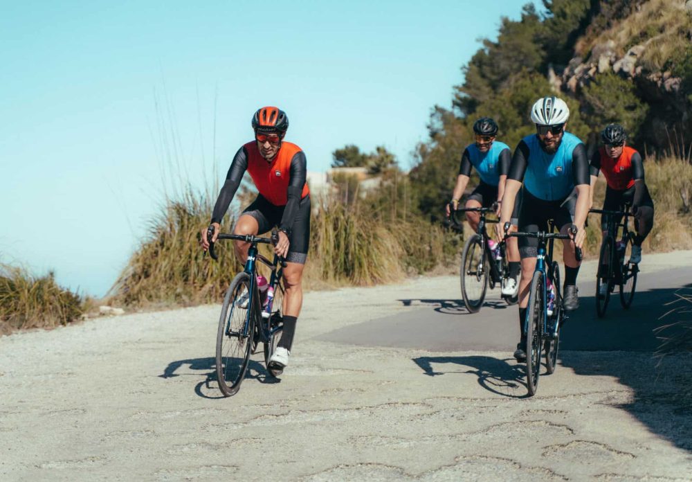 Ciclistas que alquilan bicicletas de carretera en Mallorca, Puerto Pollensa